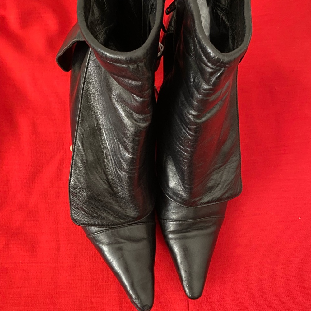 Leather Chanel vintage ankle boots